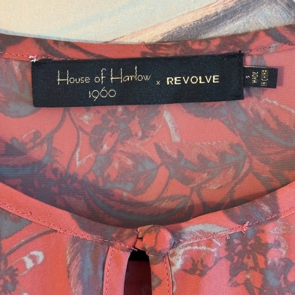 HOUSE OF HARLOW 1960 X REVOLVE Floral Red Keyhole Seymore Blouse Size Small - Picture 3 of 7